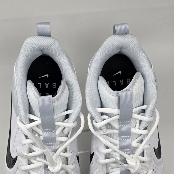 Athletic_Shoes